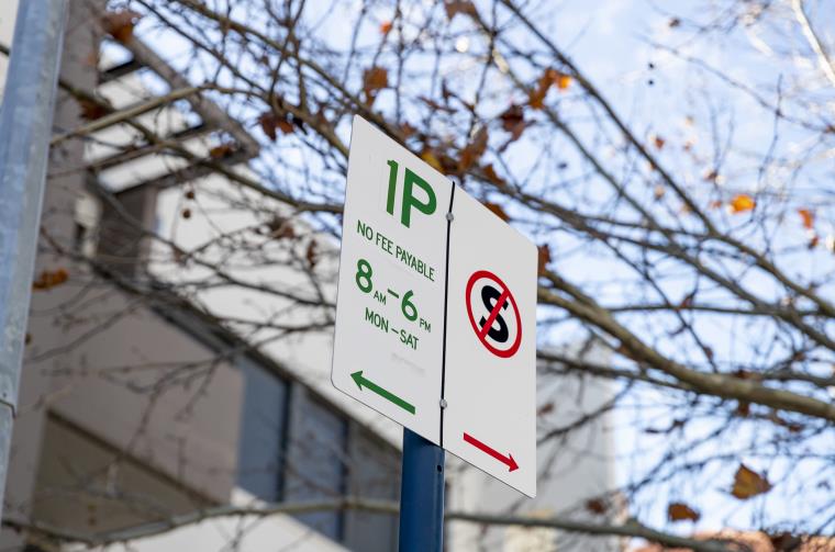 Free parking sign in Perth city