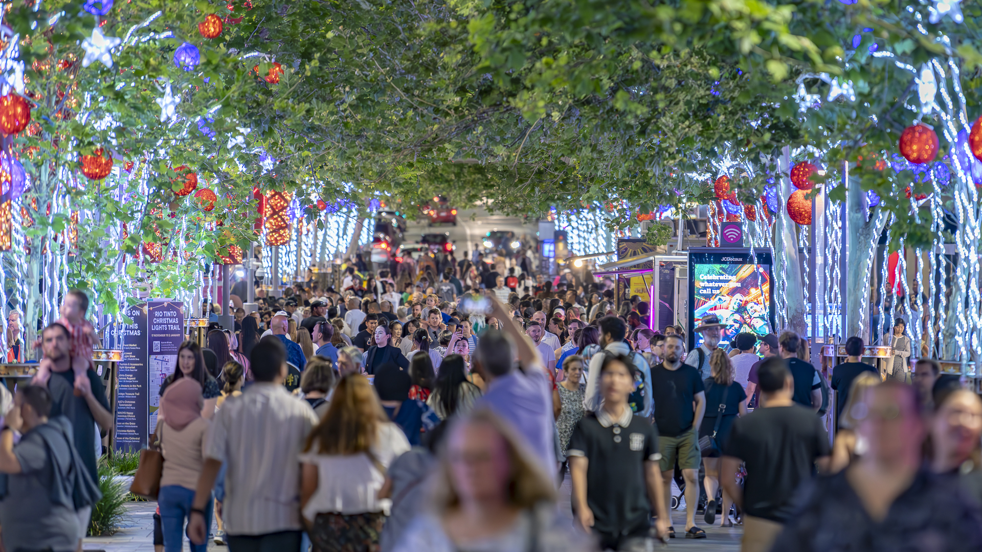 Crowds in Murray Street Mall Perth