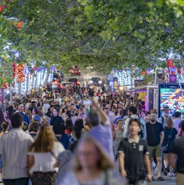 Crowds in Murray Street Mall Perth